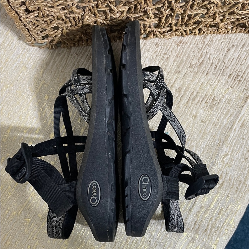 Chaco Black and Gray Strappy Adjustable Water Sz 6 Sandals - Picture 4 of 11